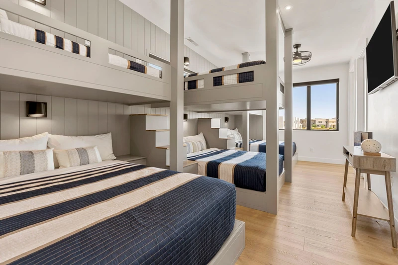 2 Twin/Double + Double/Double Beds