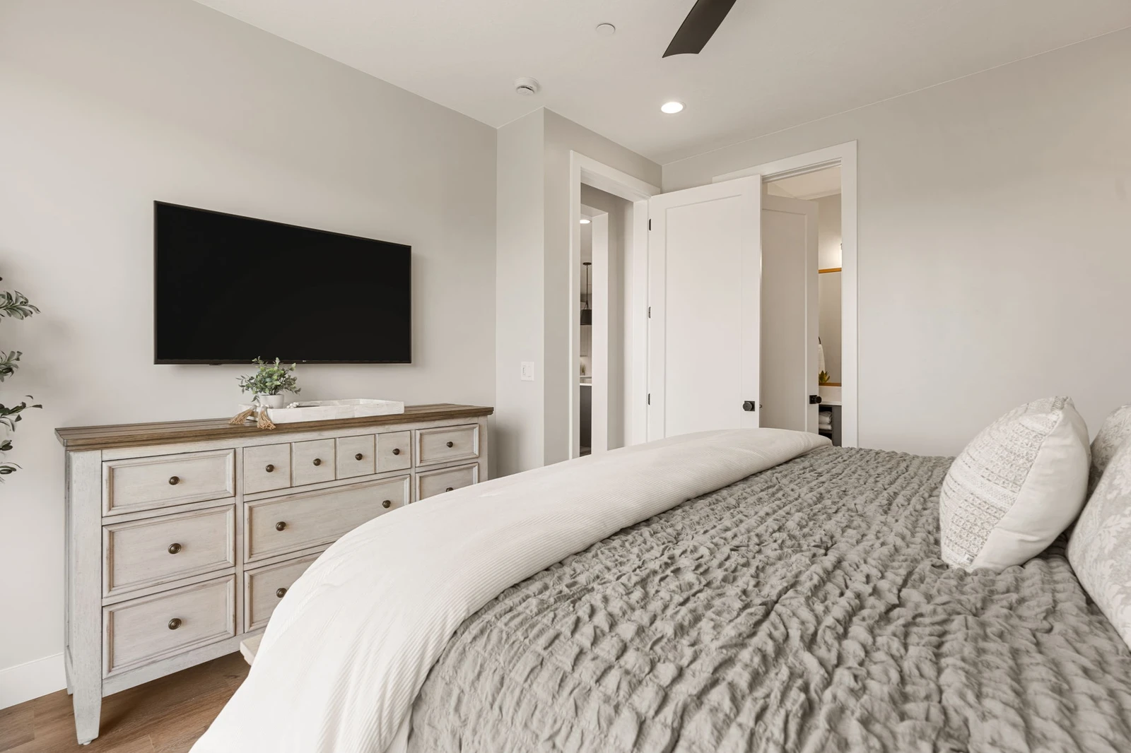 King Bedroom