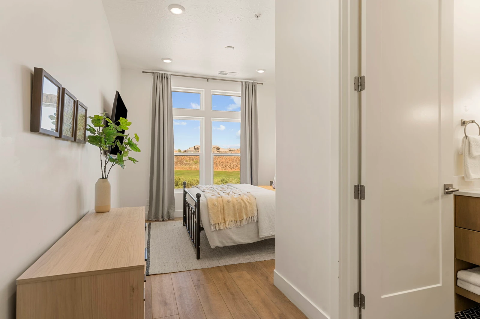 Queen Bedroom