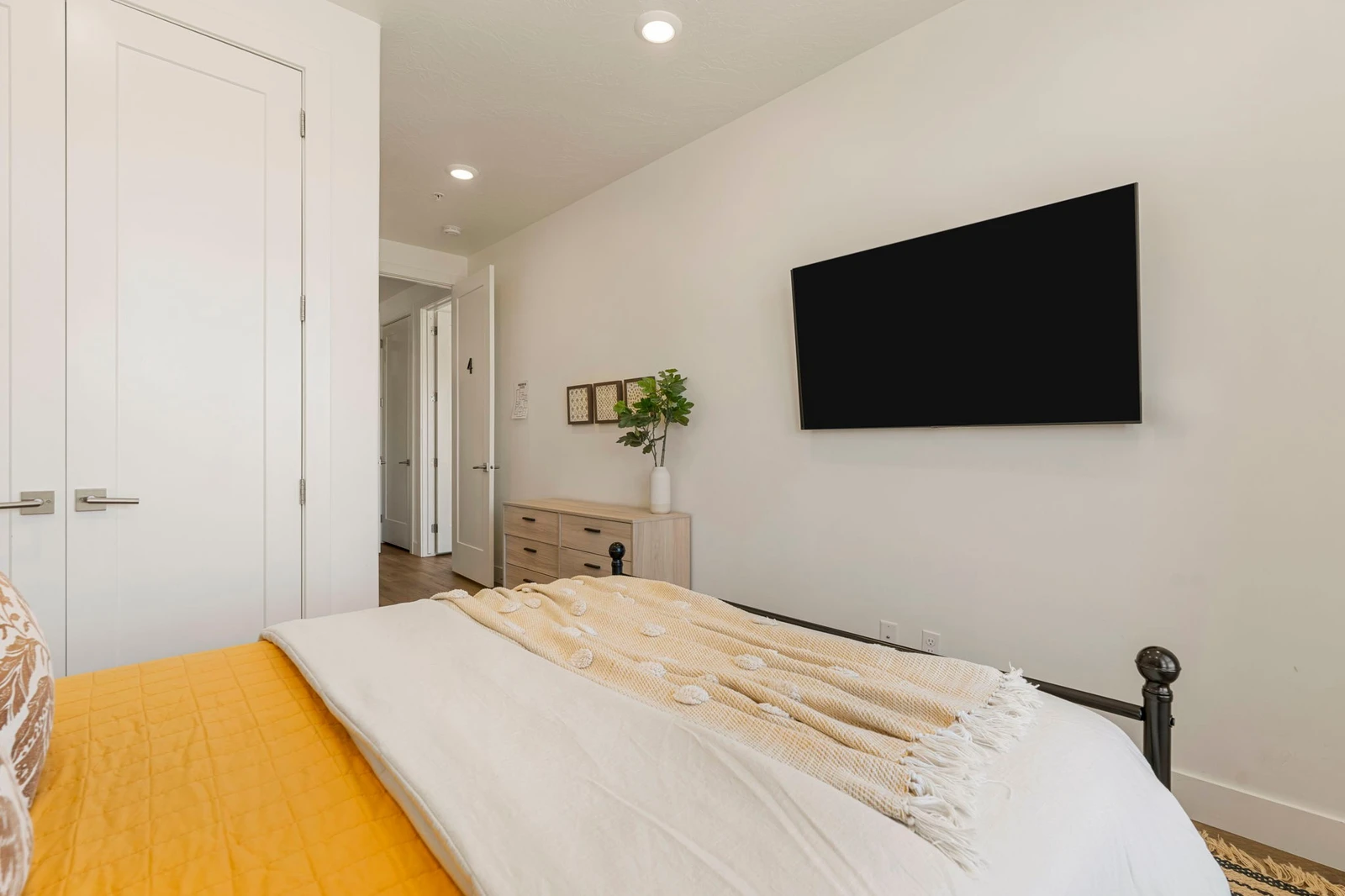 Queen Bedroom
