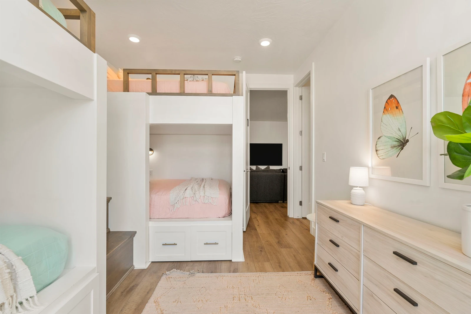 Queen/Queen + Twin/Twin Bunks