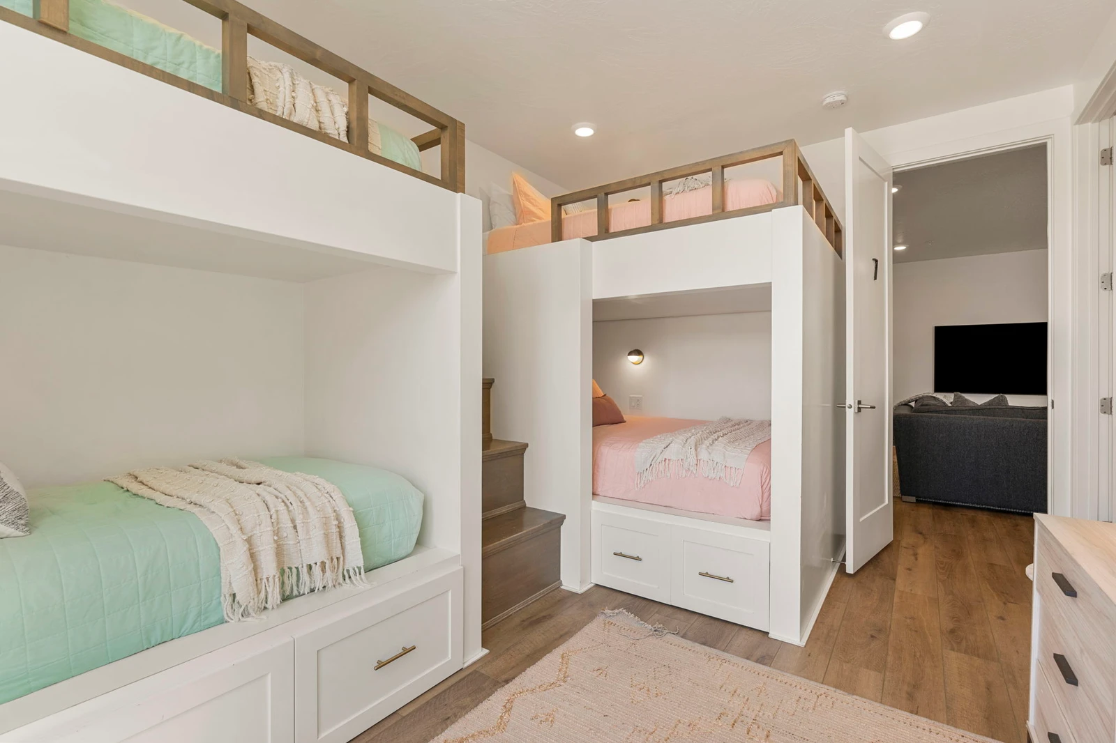 Queen/Queen + Twin/Twin Bunks