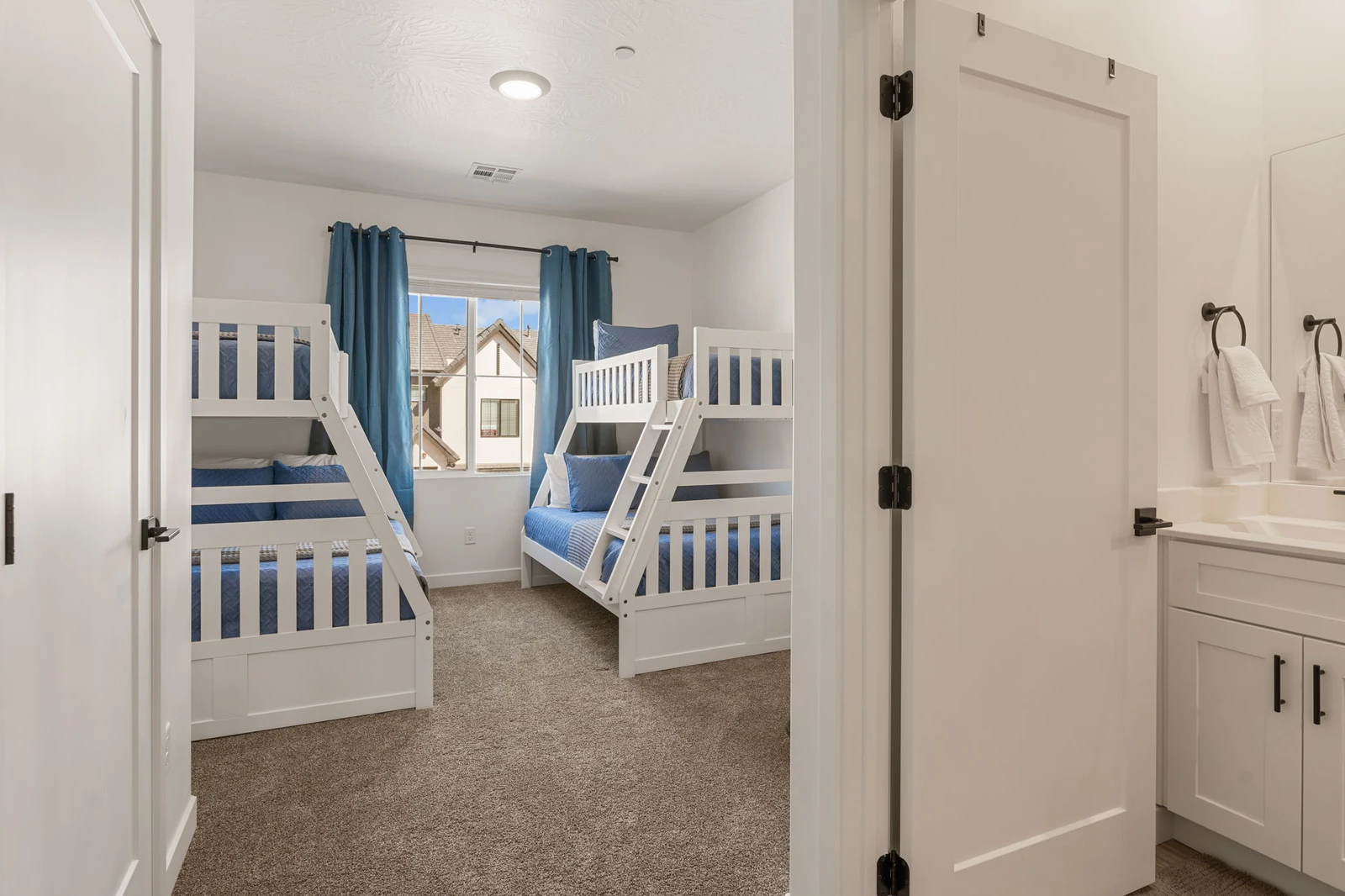 2 Twin/Double Bunks