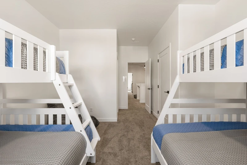 2 Twin/Double Bunks