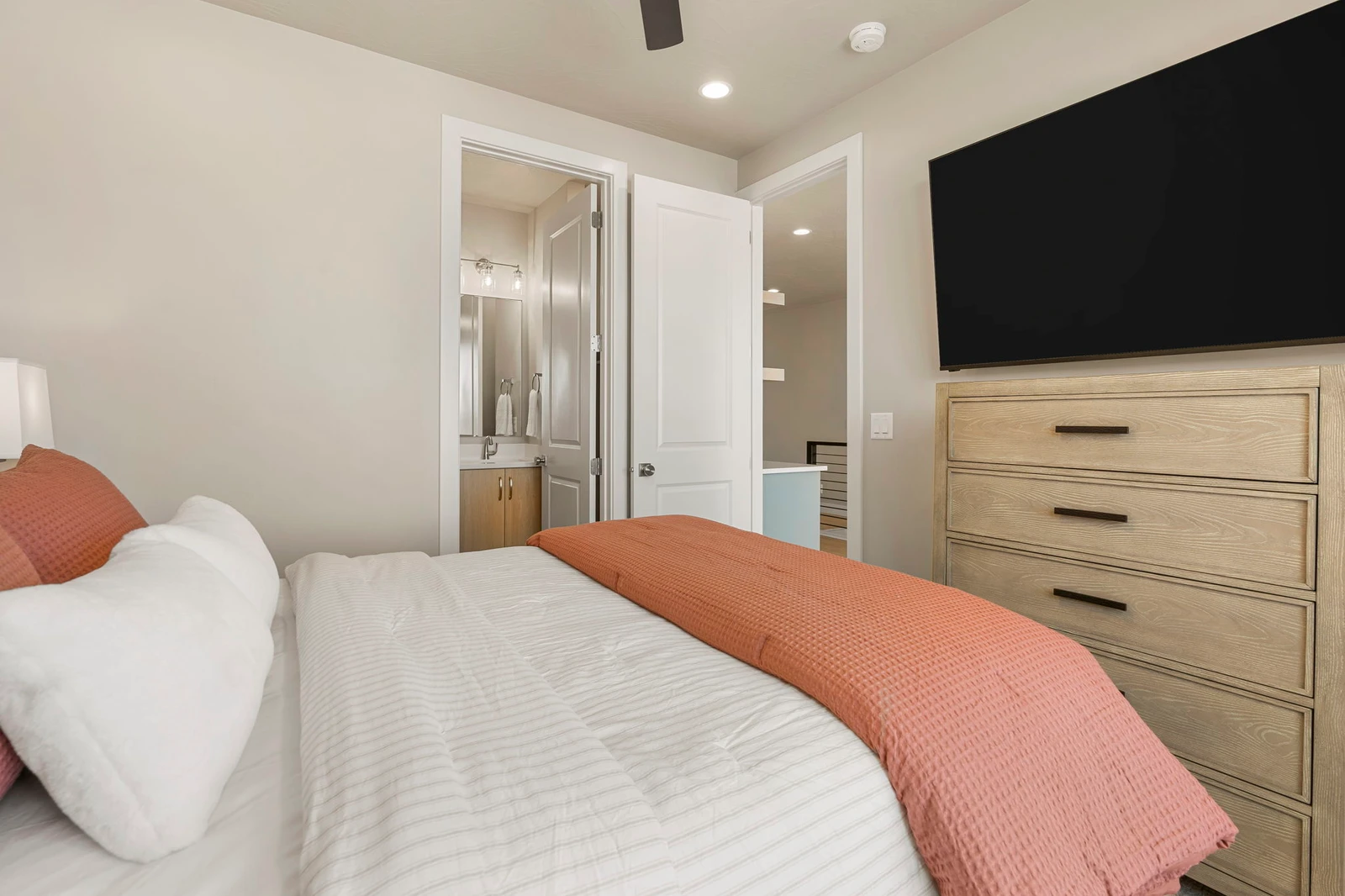 Queen Bedroom